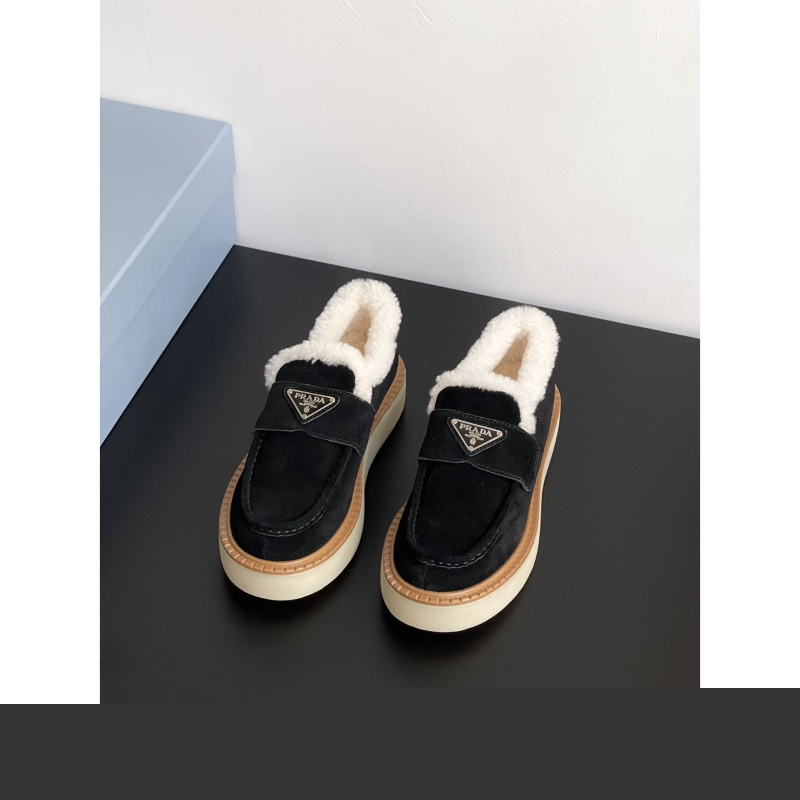 Pra*a casual shoes